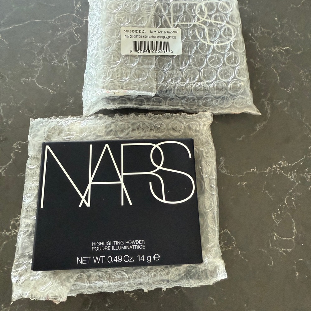 NARS Highlighting Powder in Albratross - Picture 2 of 6